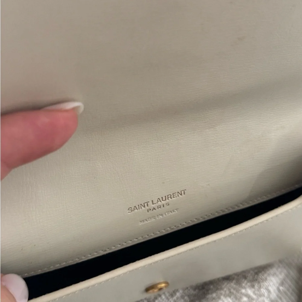 Saint Laurent Cream Clutch with Gold Chain - Picture 4 of 6